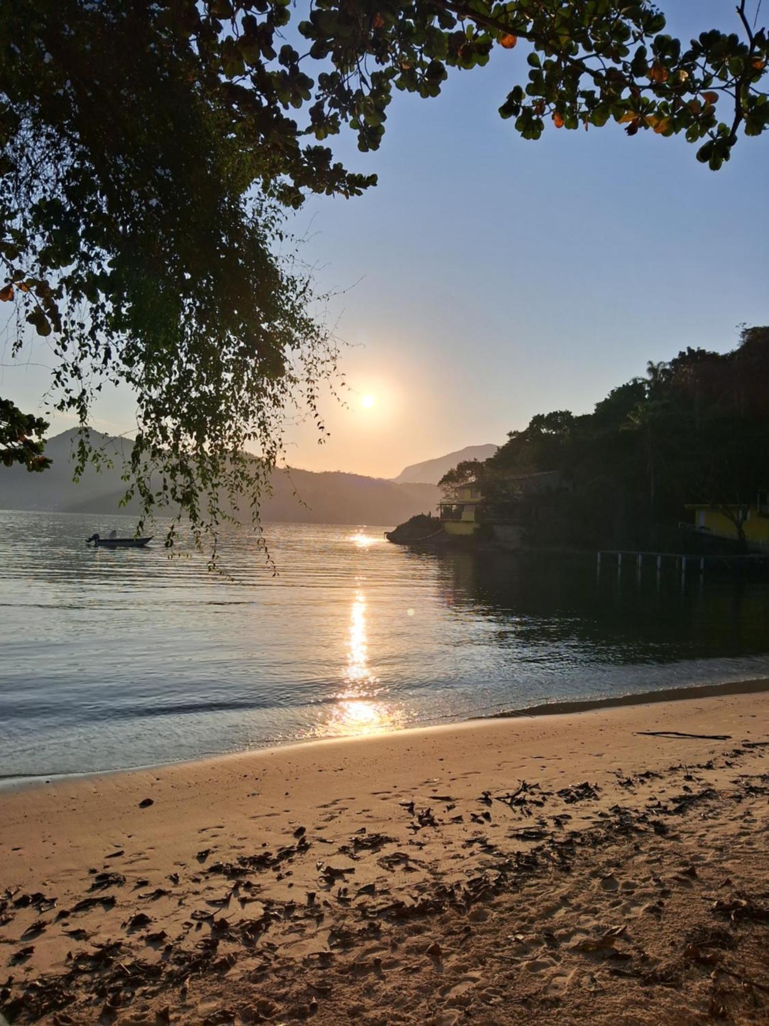 Quarto Ilha Do Martins Praia Do Sul Hotel อีตากวาอี ภายนอก รูปภาพ